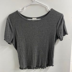 Cropped grey tee